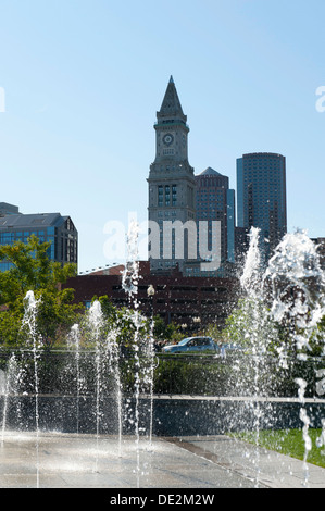 Fontaines, haute tour, Custom House Tower, l'hôtel Marriott's Custom House Hotel, du quartier financier, Boston, Massachusetts Banque D'Images