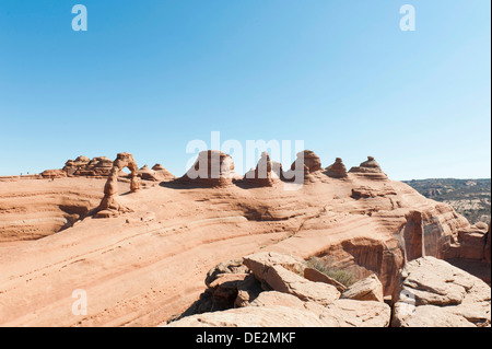 Grès rouge, Delicate Arch, les voûtes en pierre et de formations rocheuses, Arches National Park, Utah, United States de l'Ouest Banque D'Images