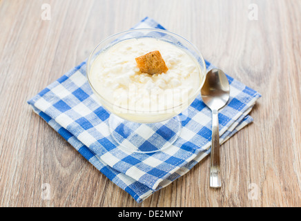 Le fromage blanc avec du miel Banque D'Images