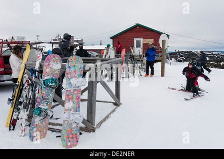 Surface de base lodge Mount, domaine skiable de Skiland Aurora, Fairbanks, Alaska. Banque D'Images