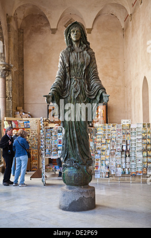 Statue de "La Vierge Marie" de recevoir de la cathédrale de Monreale de Guillaume II à Monreale dans la province de Palerme, en Sicile. Banque D'Images