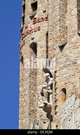 La Sagrada Familia conçue par Antonio Gaudi. Barcelone. La Catalogne. L'Espagne. Détail de tours Banque D'Images