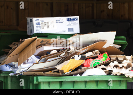 Déchets de carton empilés pour le recyclage Christiansand Kristiansand Norvège Banque D'Images