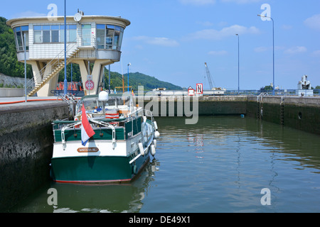 Écluses de Lanaye Ternaaien partie de la Dutch Belgique Système de voies navigables commerciales (plus d'infos sur panneau description Alamy) Banque D'Images