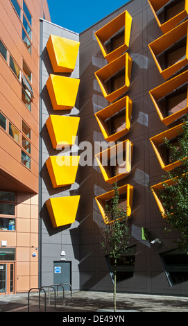 Fenêtres de l'édifice, Premier Inn Knowsley Place, Bury, Greater Manchester, Angleterre, Royaume-Uni. Architecte : Carey Jones. Banque D'Images