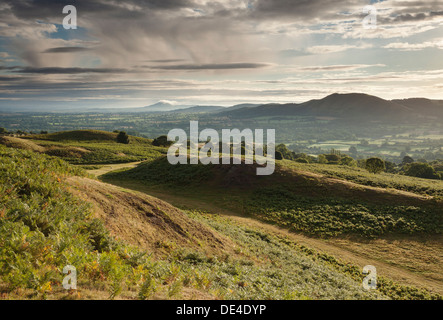 La vue de la longue Mynd vers l'Lawley (droite) et le Wrekin (milieu) dans le Shropshire, Angleterre Banque D'Images