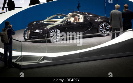 Francfort, Allemagne. 11e Août, 2013. Bugatti Veyron Grand Sport Vitesse 16,4 a été présenté en première mondiale lors du 65e Salon International de l'automobile IAA de Francfort/Main, le mercredi, Septembre 11th, 2013 Crédit photo : CTK./Petr Mlch/Alamy Live News Banque D'Images