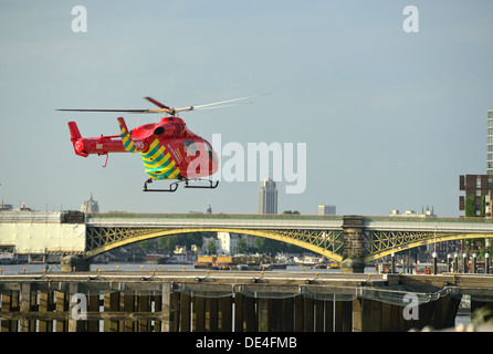 Sauvetage par hélicoptère de Londres en action, s'envoler Banque D'Images