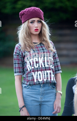 Teenage Girl standing in a park. Banque D'Images