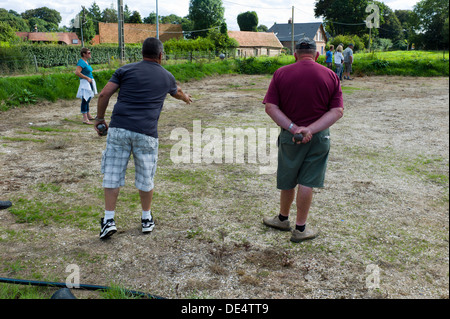 Concours de boules Village, Normandie, France Banque D'Images