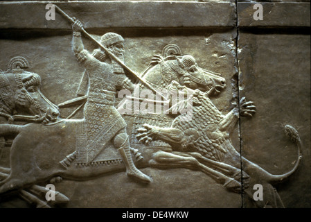 Le roi Assurnazirpal II lors d'un lion royal hunt, 650-620 BC. Artiste : art assyrien Banque D'Images