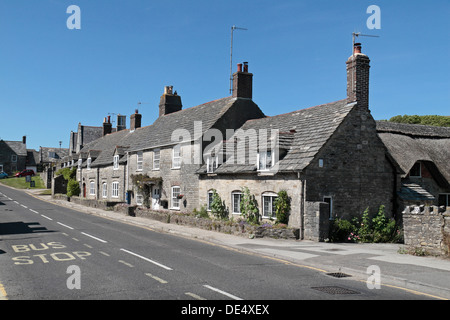 Pretty stone cottages en Corfe Castle, Dorset, UK. Banque D'Images