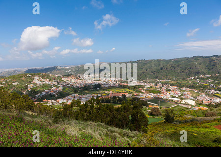 Vue sur le village de Teror, Gran Canaria, Îles Canaries, Espagne, Europe, PublicGround Banque D'Images