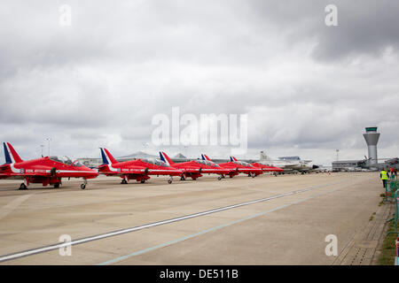 Jersey, Royaume-Uni. 11 Septembre, 2013. Les flèches rouges RAF formation display team Hawk avions stationnés Channel Islands .des avions à l'aéroport de Jersey à partir de la terre ferme pour l'Airshow jeudi 12 sur la baie de St Aubins Shoosmith Crédit : Collection/Alamy Live News Banque D'Images