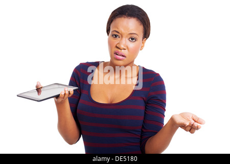 Malheureux young African American Woman holding tablet computer isolated on white Banque D'Images