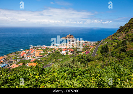 Vue sur Porto Moniz, Lanceiros, Porto Moniz, Madeira, Portugal Banque D'Images