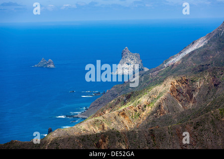 Dans les montagnes d'Anaga Falaises près du village de Taganana, Azano Almáciga, Canaries, Tenerife, Espagne Banque D'Images