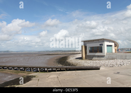 Station de sauvetage de la RNLI à Morecambe qui est une station d'aéroglisseur Banque D'Images