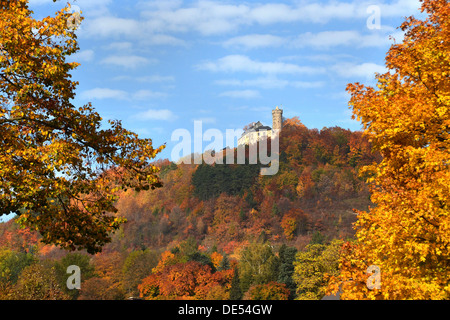 Château de Burg Greifenstein en automne, Bad Blankenburg, Thuringe, Allemagne Banque D'Images