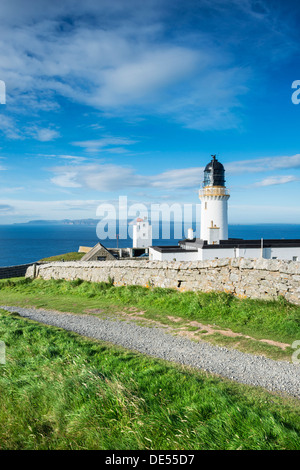 Dunnet Head, sur la côte nord de l'Ecosse, les îles Orcades à l'arrière sur l'horizon, Caithness, Ecosse Banque D'Images