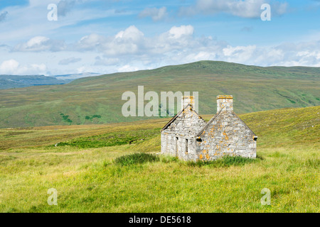 Cottage délabré et abandonné de l'époque de la Highland clearances, Alltnacaillich, hauts plateaux du Nord, Écosse Banque D'Images