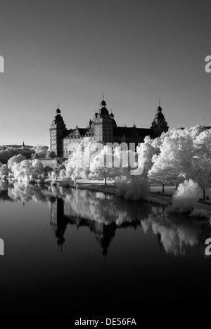 Schloss Johannisburg castle sur les rives du Main, Aschaffenburg, Hesse Banque D'Images