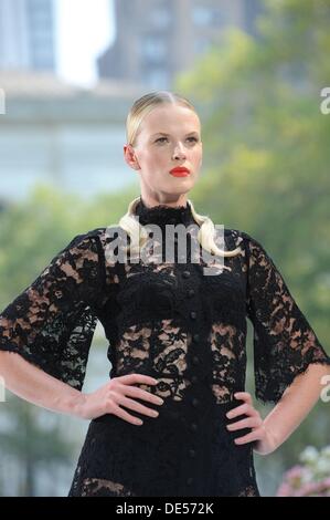 New York, NY, USA. 11e Août, 2013. Anne Vyalitsyna présents pour l'oxygène est la piste Pop-Up FACE Fashion Show, Bryant Park, New York, NY, USA, 11 Septembre, 2013. © Kristin Callahan/Everett Collection/Alamy Live News Banque D'Images