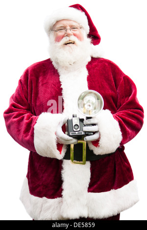 Père Noël tenant un appareil photo vintage rit, à la recherche dans l'appareil photo-isolated on white Banque D'Images