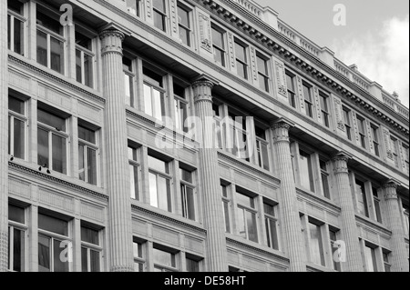 Tourné en noir et blanc du magasin la Baie d'Hudson, dans le centre-ville de Vancouver, BC, Canada Banque D'Images