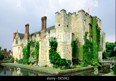 Hever Castle, Kent, Angleterre. Pierre à douves accueil d'Anne Boleyn famille date de 13 ch. Banque D'Images