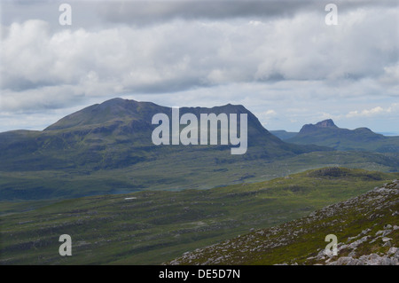 Plus d'un cul (Corbett) avec Stac Polly (un Graham ) dans la distance vu depuis le versant est du sud (également Canisp un Corbett) Banque D'Images