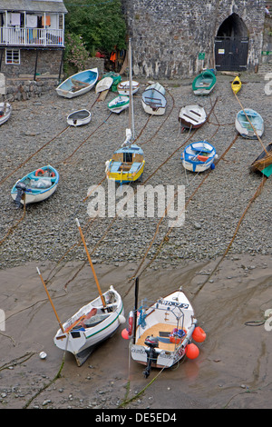 Bateaux de pêche au port, Clovelly, Devon, England, UK Banque D'Images