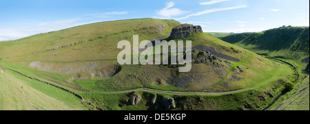 Une vue panoramique de Peters Pierre dans Stoney Middleton and Chatsworth Dale, Peak District, Derbyshire Banque D'Images