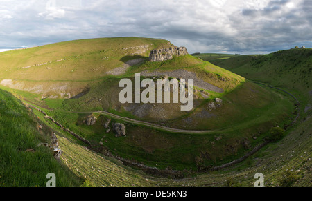 Une vue panoramique de Peters Pierre dans Stoney Middleton and Chatsworth Dale, Peak District, Derbyshire Banque D'Images