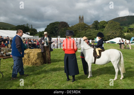 Widecombe Fair Widecombe dans la lande Dartmoor Devon Uk. Remise des prix. HOMER SYKES Banque D'Images