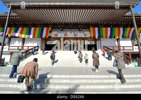 L'entrée de la salle principale de Naritasan (Naritasan Shinshoji Temple) dans la ville de Narita, au Japon. Banque D'Images