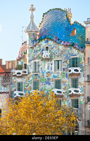 La cheminée de la Casa Batlló de Gaudí, Barcelone, Espagne. Banque D'Images