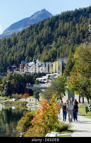 Saint-Moritz, Suisse, sur le lac de Saint-Moritz Spaziergaenger Banque D'Images