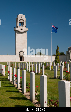 Drapeau australien volant à Mémorial National Australien, Villers-Bretonneux, Somme Banque D'Images