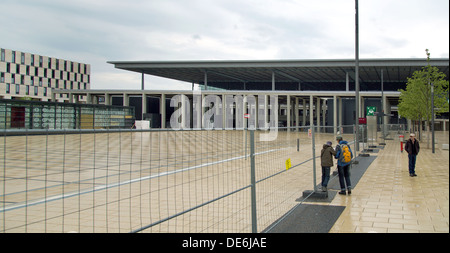 Schönefeld, Allemagne, les badauds famille sur le site de construction de l'aéroport Berlin Brandenburg Banque D'Images