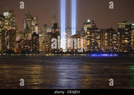 NY, NY, USA. 11e Août, 2013. Rendre hommage à la lumière dans le bas Manhattan marquant les attaques contre le World Trade Centre, et notamment de l'Hudson. © Christopher Penler/Alamy Live News Banque D'Images