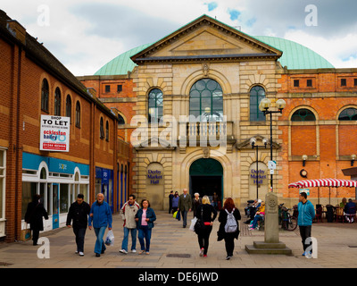 Le Market Hall dans le centre-ville de Derby Derbyshire, Angleterre, Royaume-Uni Banque D'Images