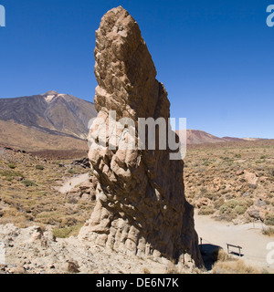 Pierre naturelle grand monolithe sur Canadas del Teide, Tenerife, Canaries. Banque D'Images