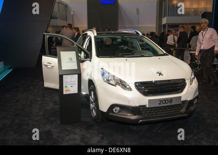 Francfort, Allemagne. 12e Août, 2013. Salon international de l'automobile de Francfort (IAA) 2013. Peugeot 2008 Crédit : Alexey Zarubin/Alamy Live News Banque D'Images