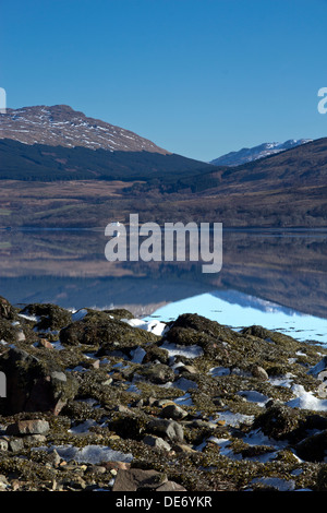 Vue depuis près de Inveraray, sur le Loch Fyne en hiver Banque D'Images