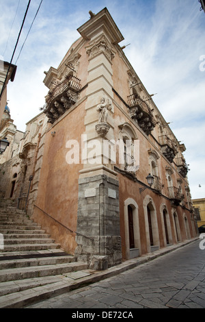 Une maison typique de Ragusa Ibla à Ragusa dans la province de Raguse, en Sicile. Banque D'Images