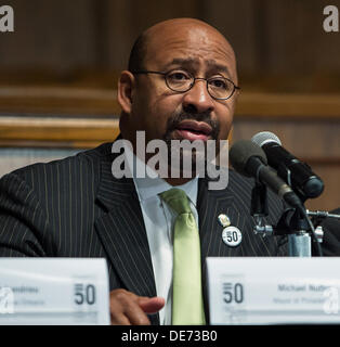 Birmingham, Alabama, USA. 12e Août, 2013. MICHAEL NUTTER, Maire de Philadelphie, participe à une discussion sur les ''atteindre la justice économique'' à la seizième Street Baptist Church. Crédit : Brian Cahn/ZUMAPRESS.com/Alamy Live News Banque D'Images