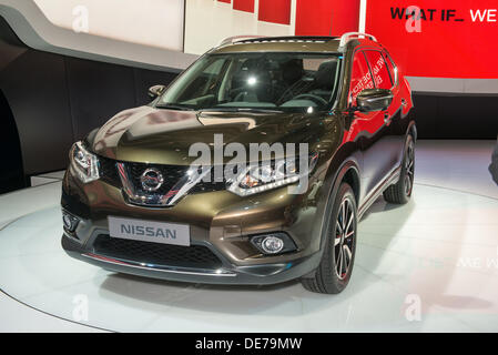 Francfort, Allemagne. 12e Août, 2013. Salon international de l'automobile de Francfort (IAA) 2013. Nissan X-Trail 3e génération - Première mondiale Crédit : Alexey Zarubin/Alamy Live News Banque D'Images