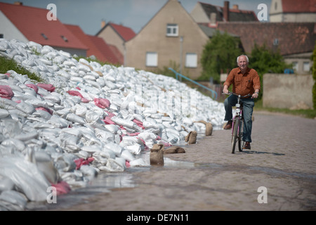 Muehl, Allemagne, des sacs pour la protection contre les inondations Banque D'Images