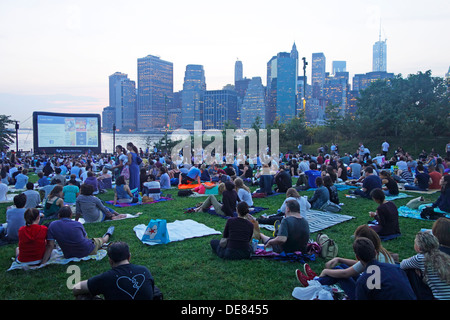 Cinéma en plein air à Brooklyn Bridge park Banque D'Images